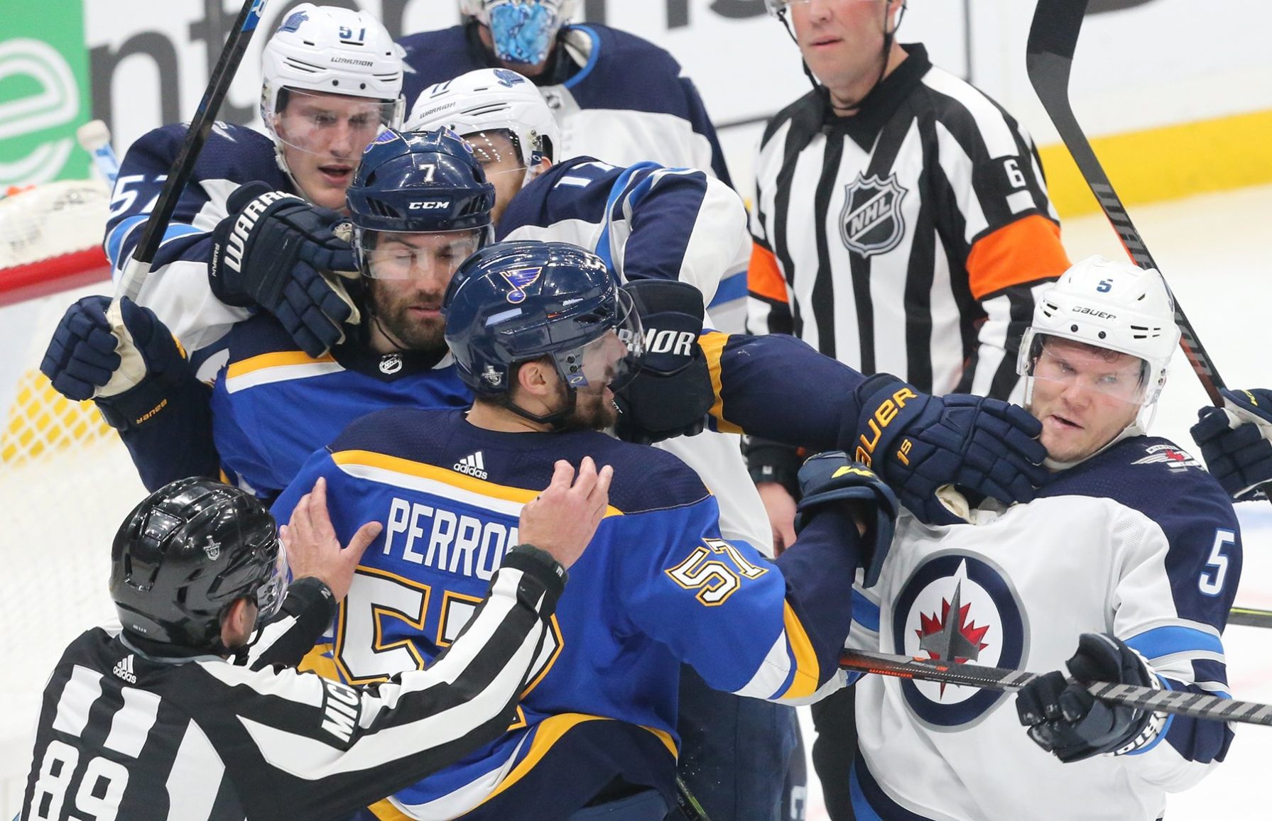 Blues and Jets battle in game 3 of the playoffs